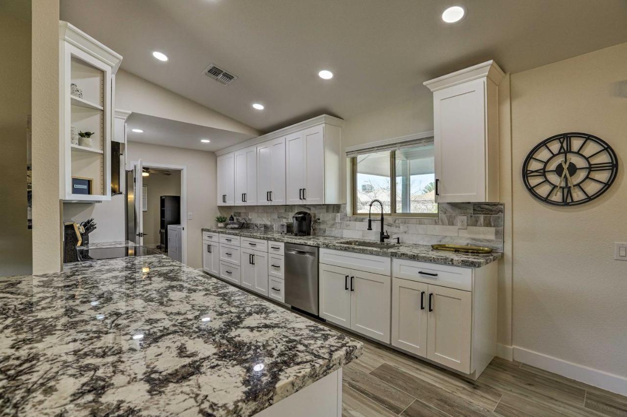Sun City West Vacation Home With Putting Green! Exterior foto